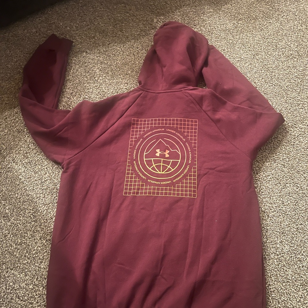 Brand NWT Under Armour sweatshirt size large maroon in color
